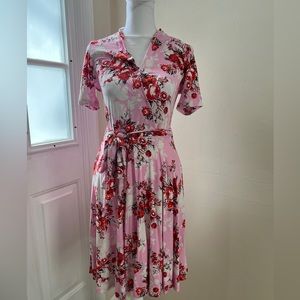 Venus Women’s Floral Pink Short Sleeve/Knee Length Dress. Size XS